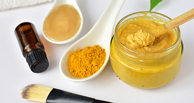 Learn How Turmeric Enhances Your Skin