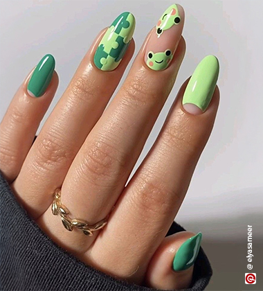 green nail art - Cute Frogs